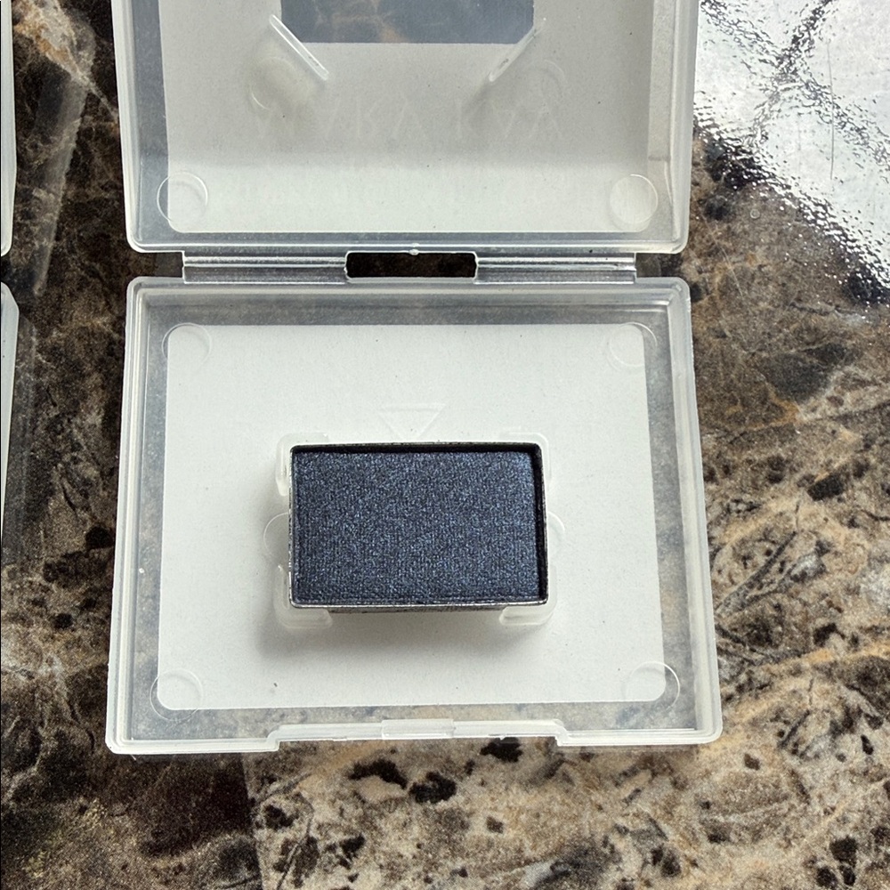 Mary Kay  Eyeshadow in Frozen Iris and Starry Night: Set of 2